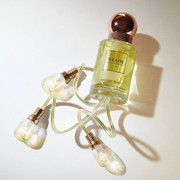NEOM 活力綻放香水形象.jpg
