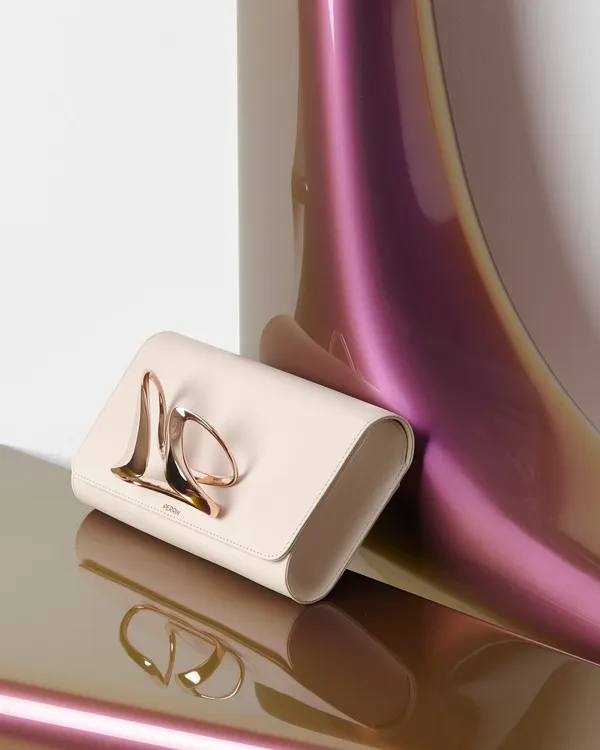 08-Perrin-Paris-Zaha-Hadid-Glove-Clutch-7.jpg