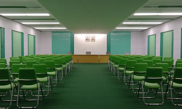假布達佩斯大飯店_北韓會議室.jpg