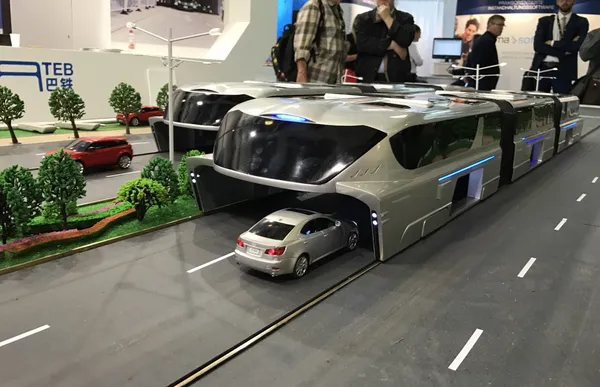 Transit_Elevated_Bus_-_Modell_innoTrans_2016_2.jpg