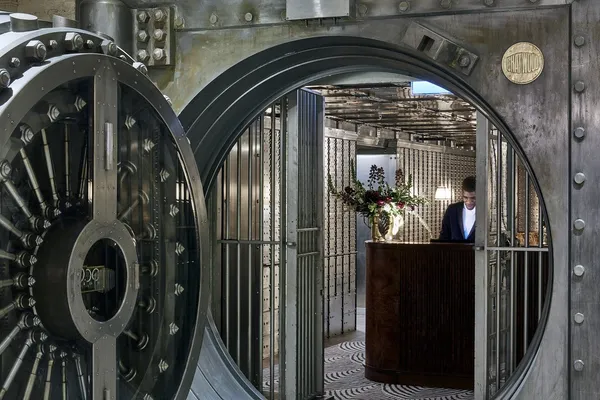 地下金庫變身新潮私人俱樂部—The Ned