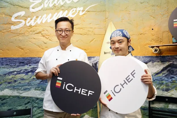 iCHEF共同創辦人程開佑與客戶合影