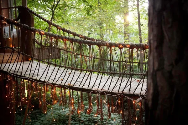Secluded_Intown_Treehouse_07.jpg