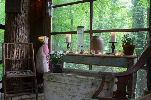 Secluded_Intown_Treehouse_11.jpg