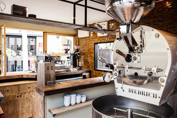 ONIBUS COFFEE 03中目黑店店內照.jpg