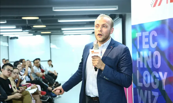 【HONGi】Head of Business Development／Vsevolod Shche