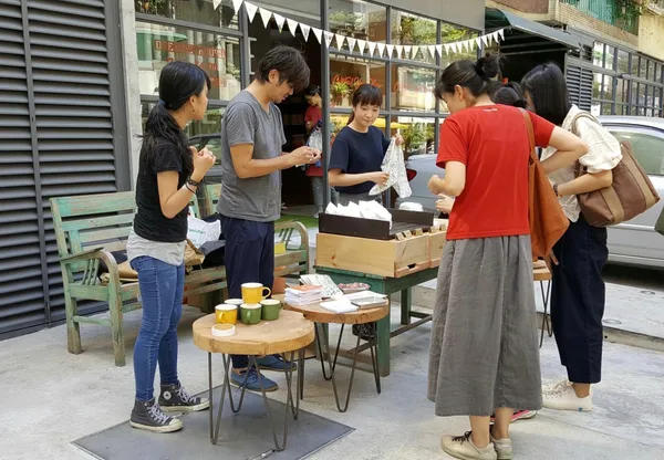 01 紙本繪本明信片市集.jpg