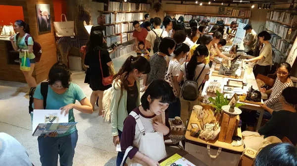 04 紙本繪本明信片市集.jpg