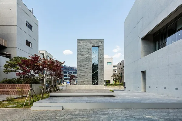 彩虹出版社_百層書架大樓.jpg