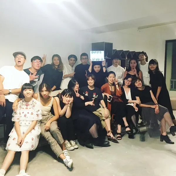 onfoto-老師群與小幫手.jpg