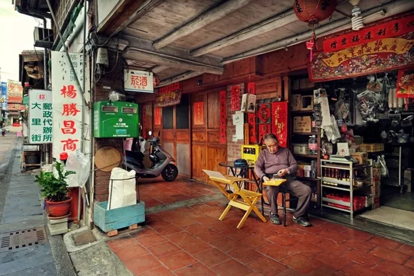 走入台灣老雜貨店的美好時光──專訪《老雜時代》作者林欣誼、曾國祥