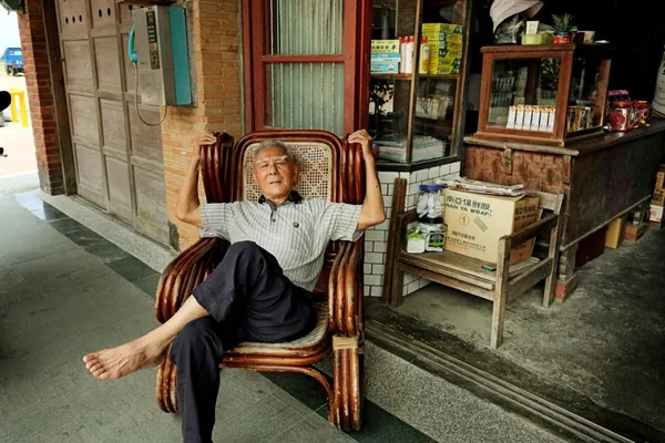 老雜時代-桃園龍潭榮興商店-老闆.JPG