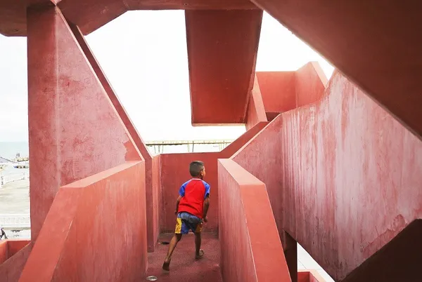 泰國邦賢海岸旁的粉紅立體迷宮：The Labyrinth