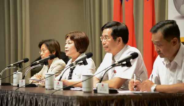 行政院秘書長陳美伶說明政策