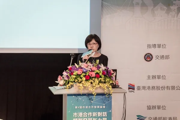 外貿協會副秘書長林芳苗以「港巿新南向發展， 貿協相伴」為題發表演說.jpg