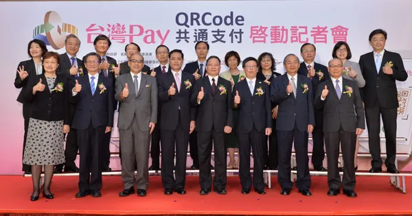 台灣Pay出席長官與嘉賓眾多 財政部攜手金融事業體一起推出這次QRCode上線服務 (圖為眾家長官們