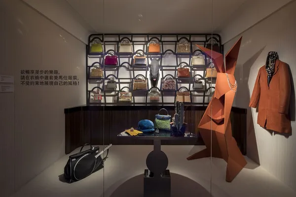 愛馬仕奇境漫遊_Room 3_衣櫥(女主人).jpg
