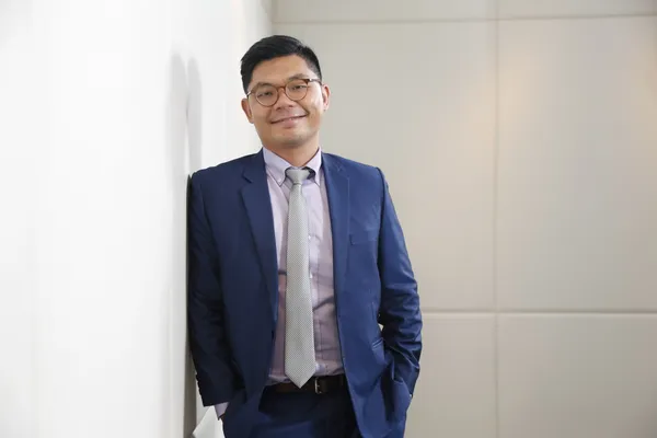 立委許毓仁