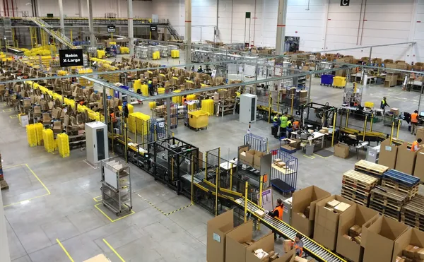 Amazon_物流中心.jpg