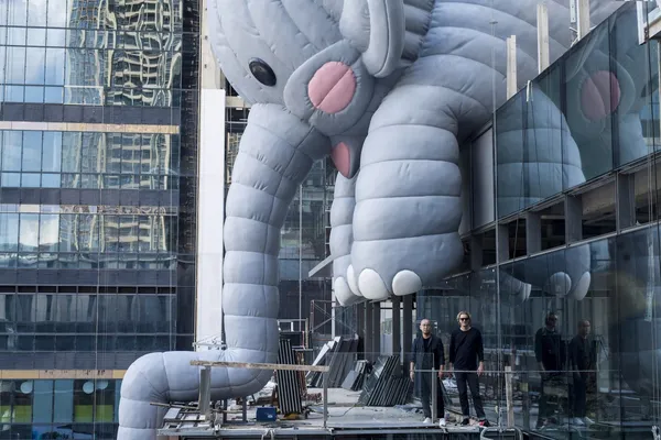 深圳抱抱象_Bubblecoat Elephant03.jpg