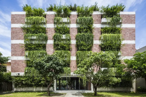盛滿綠意的建築，為越南古城找回寧靜氛圍