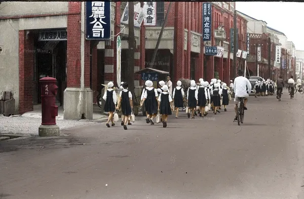 為黑白年代鋪上動人色彩——專訪「臺灣古寫真上色」王子碩