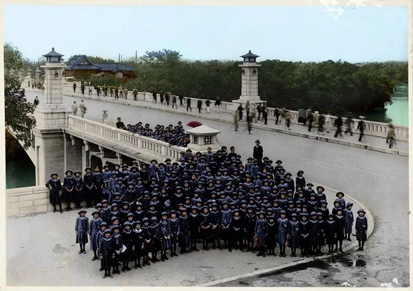 1939佳冬林麗貞至明治橋畢業旅行.jpg