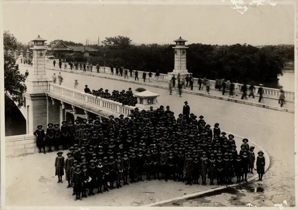 1939佳冬林麗貞至明治橋畢業旅行(原圖).jpg