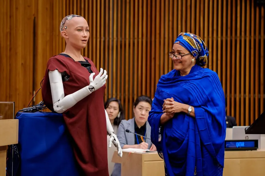 如何解決資源分配不均？最美AI機器人Sophia現身聯合國這樣說