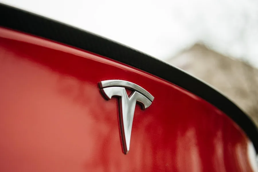 傳統車廠賠本競爭、Model 3量產落後，馬斯克三年後將下台？