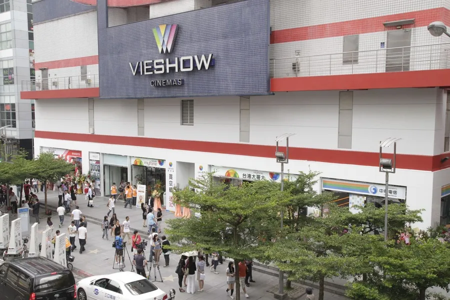 誰說電影院沒人去？威秀業績逆風成長20%：掌握2大黃金客群，把「寵粉」變門票收入