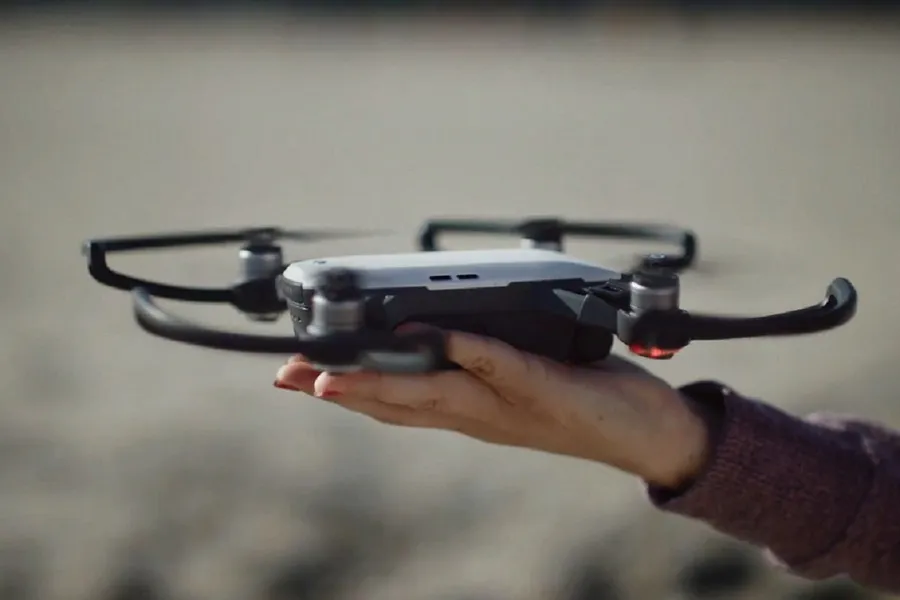 一萬六一台！可手勢控制移動與拍照的無人機 DJI Spark