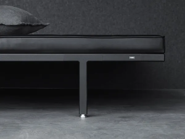 14-Vipp701_Detail_Daybed01_Low.jpg