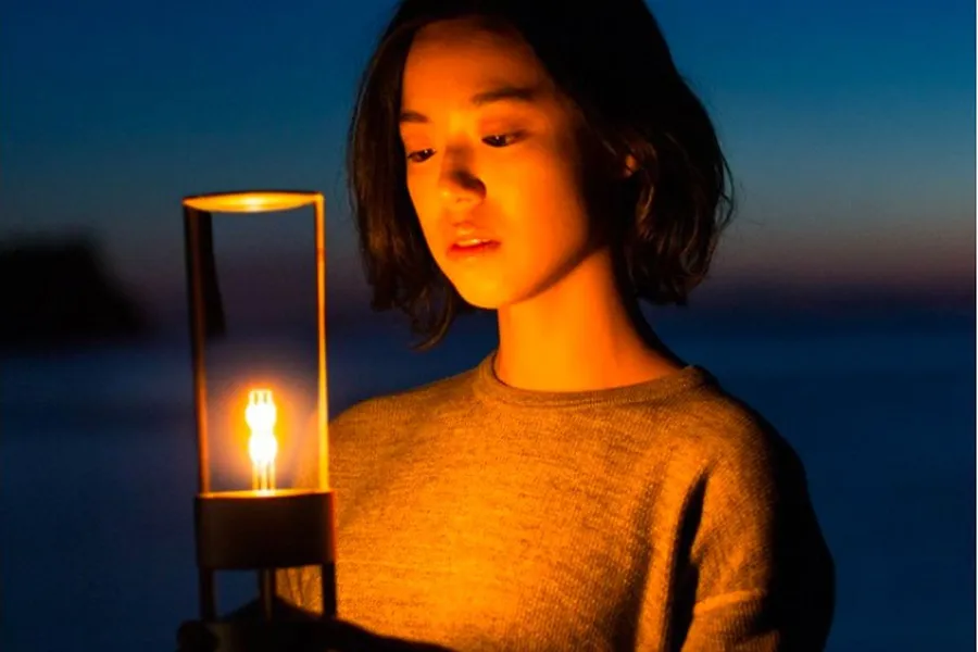 會發光的音響！Sony 推出燭光造型的藍芽音響 LSPX-S1