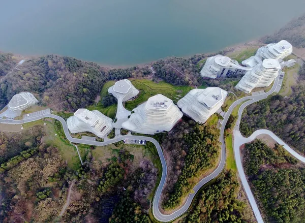 huangshan-mountain-village-by-mad-architects_dezee
