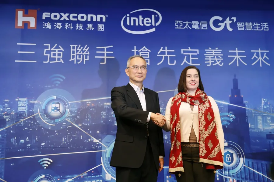 台灣5G商用戰第一槍！鴻海、Intel、亞太電打造0.03秒「刷臉」購物體驗