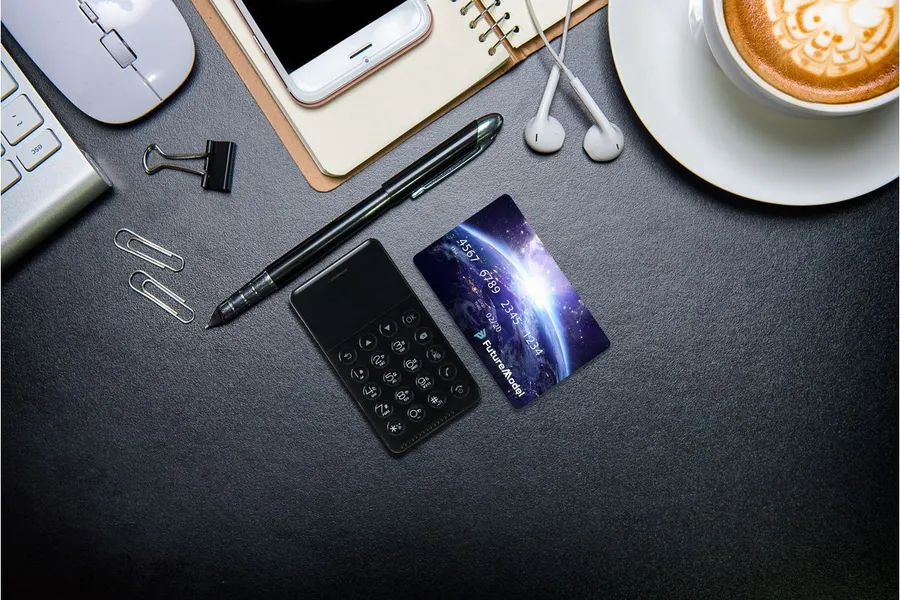 38克重！6.5mm厚！信用卡大小的輕薄手機 NichePhone-S