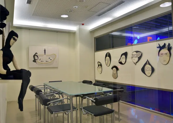 藝術銀行「FUN YOUNG遊戲」展覽運用藝術家巫雲鳳作品改變工作空間氛圍.jpg