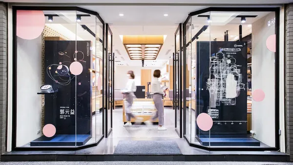 百年老店新面貌！以小行星2067為名，APUJAN 為郭元益打造全新制服與聯名禮盒