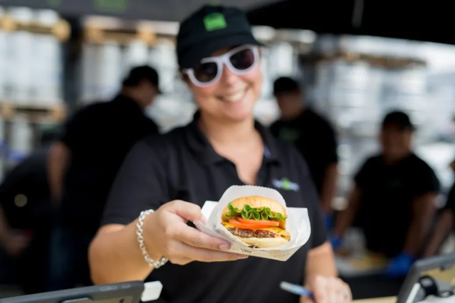 紐約必吃漢堡店Shake Shack到底在紅什麼？2大新科技抓牢消費者的心