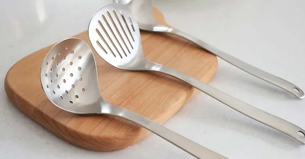 sori-yanag-stainless-dinnerware-set.jpg
