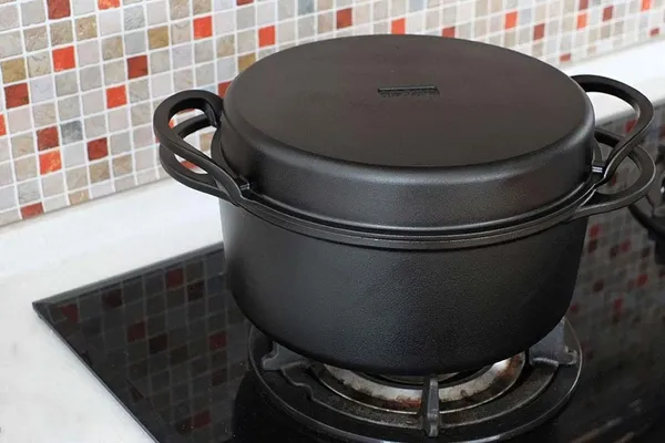 taku-ironware-shuang-er-pot.jpg