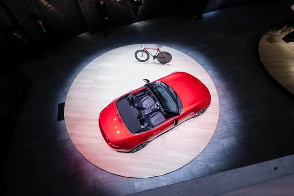 顛覆傳統車展印象，以「MAZDA Design : CAR as ART」為核心概念的美學設計饗宴