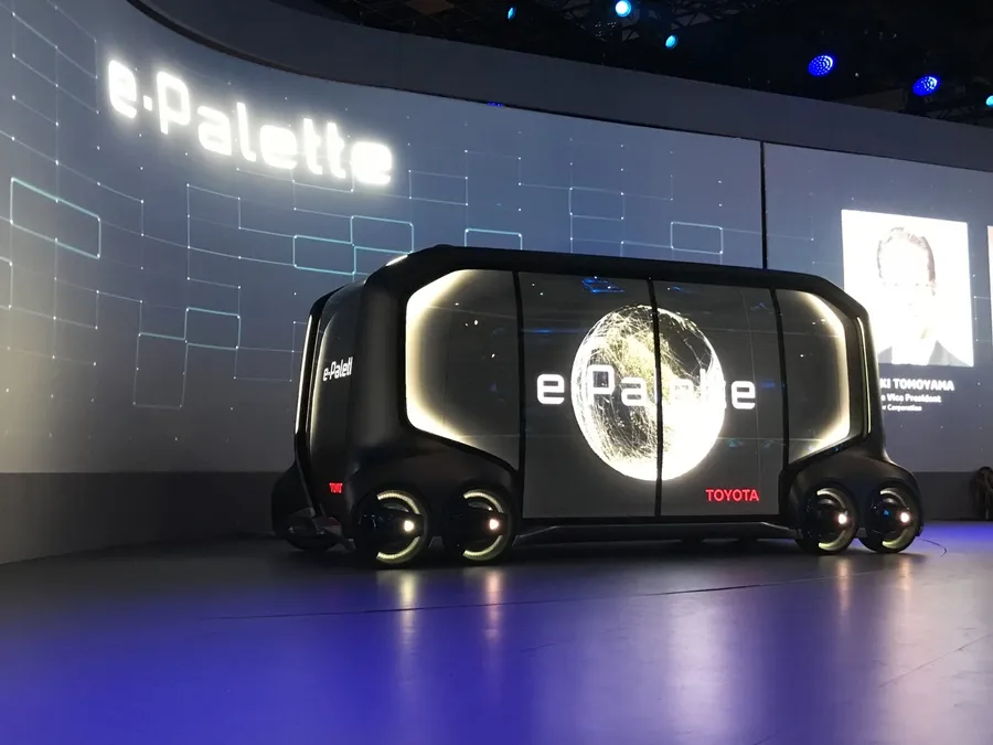 [CES 2018] 瞄準電商、物流自駕商機，TOYOTA推電動無人小巴，找Uber、亞馬遜助陣