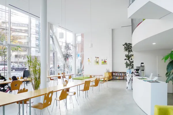 到妹島和世設計的辦公室裡喝咖啡、工作！── 東京「SHIBAURA HOUSE」