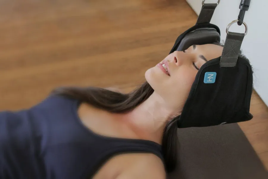 從此遠離脖子痛！？每天戴10分鐘 Neck Hammock 脖子吊床