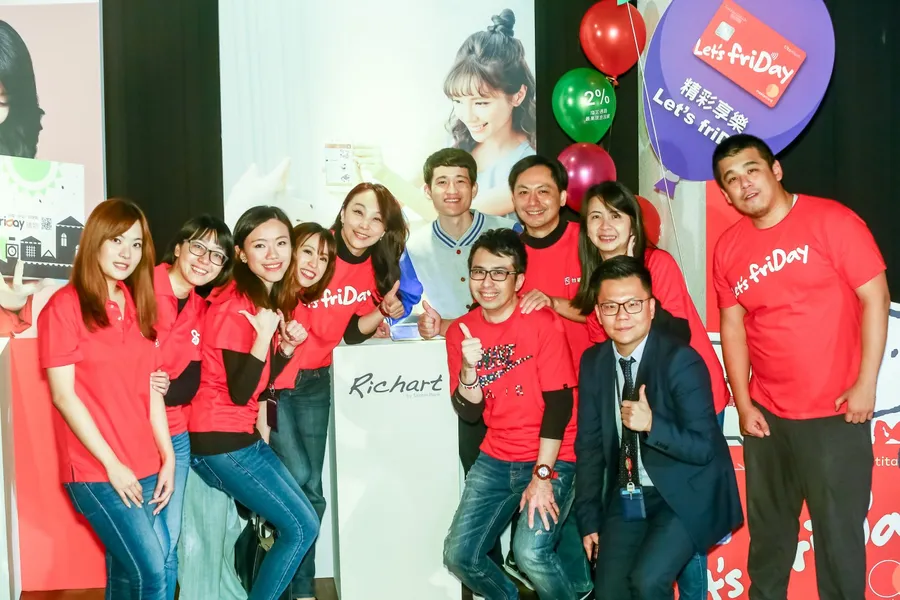 與台新Richart數位帳戶結合就是神卡！ Richart x friDay信用卡 現金回饋更威更有感