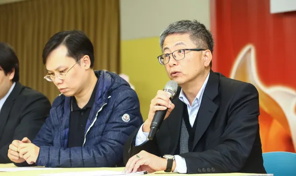 鍾興博(右)_智冠財管中心總經理_涂俊光(中)_藍新科技董事_黃立維(右)_全達國際財務主管2018
