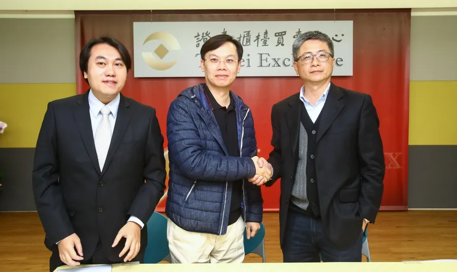 搶攻行動支付大餅，智冠和藍新整併金融業務，要從線上反攻線下