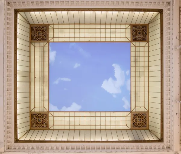 巴黎_Le Bon Marche_在天空下.jpg